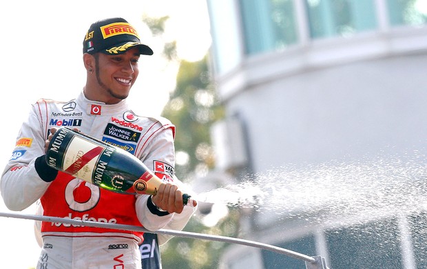 Lewis Hamilton é o Primeiro na Itália. Sérgio Pérez, Arrasa e Conquista a Segunda Posição, Ficando ao Lado de Fernando Alonso. Felipe Massa é quarto.