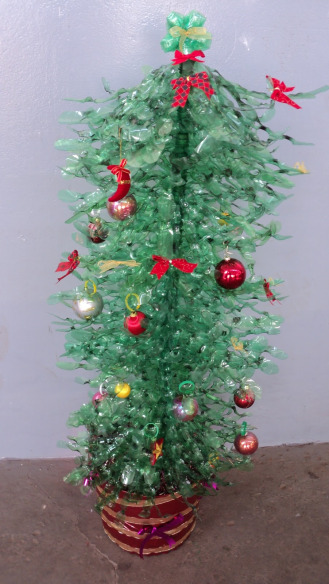 decoracao arvore de natal reciclavel:de material reciclado, desde retalhos de tecido, até tampinhas de decoracao arvore de natal reciclavel:de material reciclado, desde retalhos de tecido, até tampinhas de
