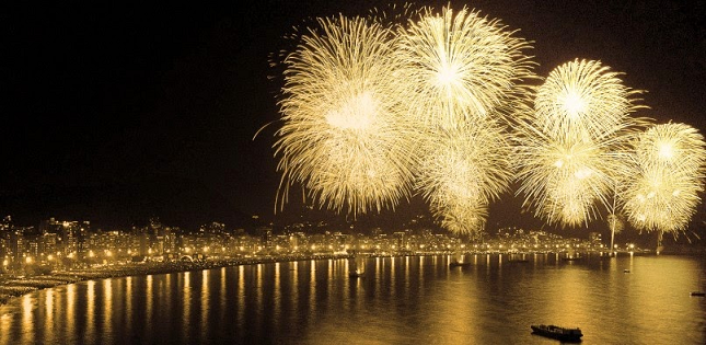 Resultado de imagem para fogos copacabana 2016